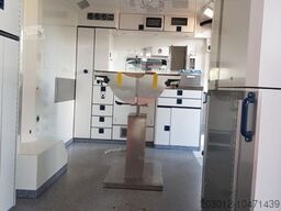 MERCEDES-BENZ RTW / Tierrettung / Tierarzt / OP