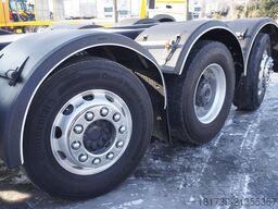 Mercedes-Benz Antos 3240 8×2 / Typhoon L170Z3 crane