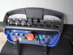 Mercedes-Benz Antos 3240 8×2 / Typhoon L170Z3 crane