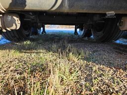 SCHMITZ CARGOBULL Tankcontainer Chassis+Tankcontainer  Schwallwand