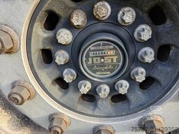 SCHMITZ CARGOBULL Tankchassis mit Tankcontainer, 375.678 Km