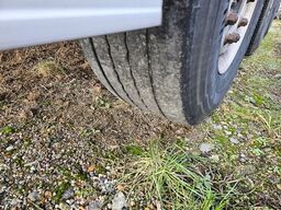 SCHMITZ CARGOBULL Tankchassis mit Tankcontainer, 375.678 Km