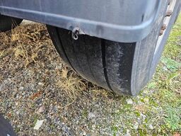 SCHMITZ CARGOBULL Tankchassis mit Tankcontainer, 375.678 Km