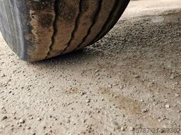 VAN HOOL Tankchassis + Tankcontainer