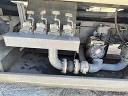 Renault MIDLUM 210 CITERNE MERCERON 11000 L 4 COMPARTIMENT