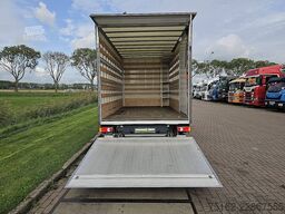 MAN TGE 3.180 Bakwagen Laadklep Spoiler Zijdeur Lat...