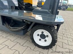 Combilift C2500 / Compact / Wide positioner