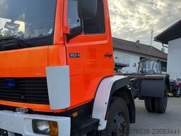 Mercedes-Benz 1124