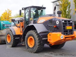 Hitachi ZW220 articulated loader / 2 buckets
