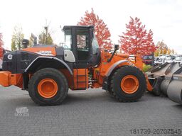 Hitachi ZW220 articulated loader / 2 buckets