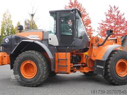 Hitachi ZW220 articulated loader / 2 buckets