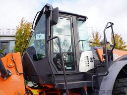 Hitachi ZW220 articulated loader / 2 buckets