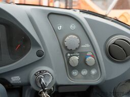 Hitachi ZW220 articulated loader / 2 buckets