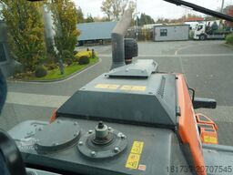 Hitachi ZW220 articulated loader / 2 buckets