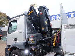 Mercedes-Benz Actros 2133 L Trekker + Hiab Kraan met City Tra...