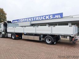 Mercedes-Benz Actros 2133 L Trekker + Hiab Kraan met City Tra...