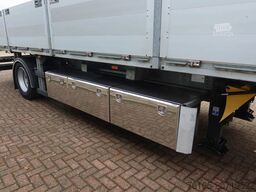 Mercedes-Benz Actros 2133 L Trekker + Hiab Kraan met City Tra...