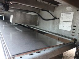 Mercedes-Benz Actros 2133 L Trekker + Hiab Kraan met City Tra...