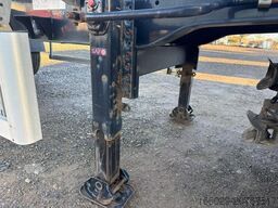 PAVIC Holzauflieger mit Schemel und Rungen