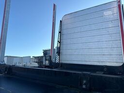 PAVIC Holzauflieger mit Schemel und Rungen