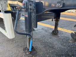 PAVIC Holzauflieger mit Schemel und Rungen