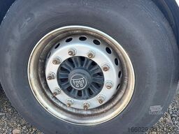 PAVIC Holzauflieger mit Schemel und Rungen