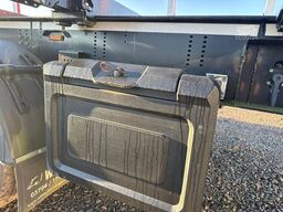 PAVIC Holzauflieger mit Schemel und Rungen