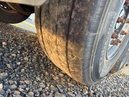 PAVIC Holzauflieger mit Schemel und Rungen