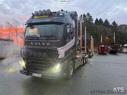 Volvo FH16 8x4 Globetrotter Royal timber truck w/Loglift