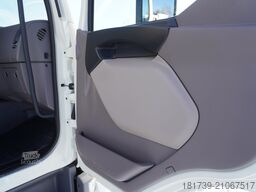 DAF LF 12.210 18-pallet container with tail