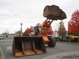 Hitachi ZW220 articulated loader / 2 buckets