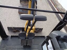 CATERPILLAR 301.7 CR SW + 3 x Löffel