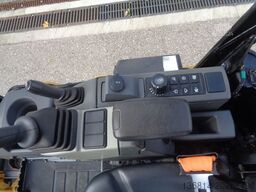 CATERPILLAR 301.7 CR SW + 3 x Löffel