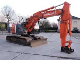 HITACHI ZX135