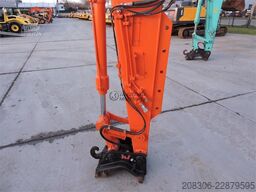 HITACHI ZX135
