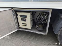 Renault 520T High 6x2 livestock truck with HFR trailer