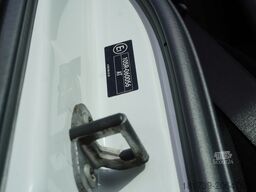 Mercedes-Benz Actros 2545 MP5 / KRONE 18 EPAL box body