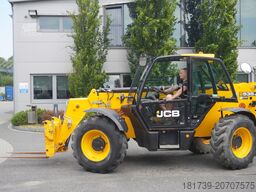 JCB 535-95 / 3.5 T / range 9.5 m / joystick