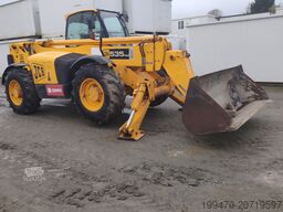 JCB 535-140 with forks and loading bucket