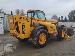 JCB 535-140 with forks and loading bucket
