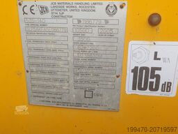 JCB 535-140 with forks and loading bucket