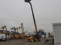 JCB 535-140 with forks and loading bucket
