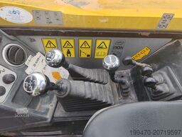 JCB 535-140 with forks and loading bucket