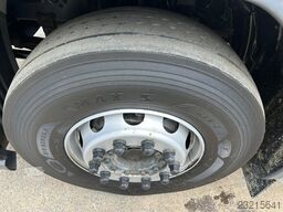 Scania P320 RETARDER - CLOSED BOX 8m25 x 2m47 x 2m30 -...