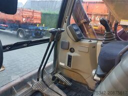 New Holland Kobelco E70 - 8 TON