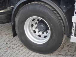 Renault C320 P4x2 E6 / Fassi 5.6 t / Range 8 m /