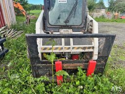 Bobcat 763 Skid-Steer Loader with Bucket, Grapple and Pal