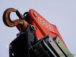 Renault C280 DTI 8 / FASSI crane 5.6T / range 8m