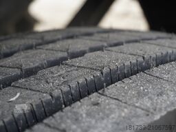 Renault C280 DTI 8 / FASSI crane 5.6T / range 8m