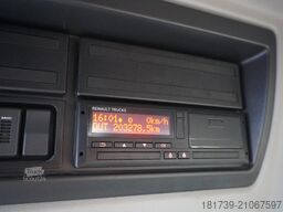 Renault C280 DTI 8 / FASSI crane 5.6T / range 8m